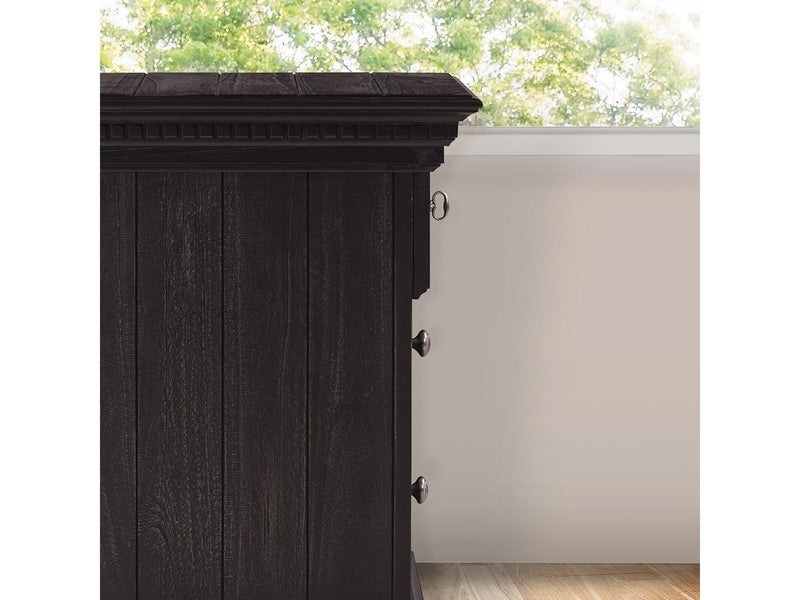 Hendrick Traditional Dresser