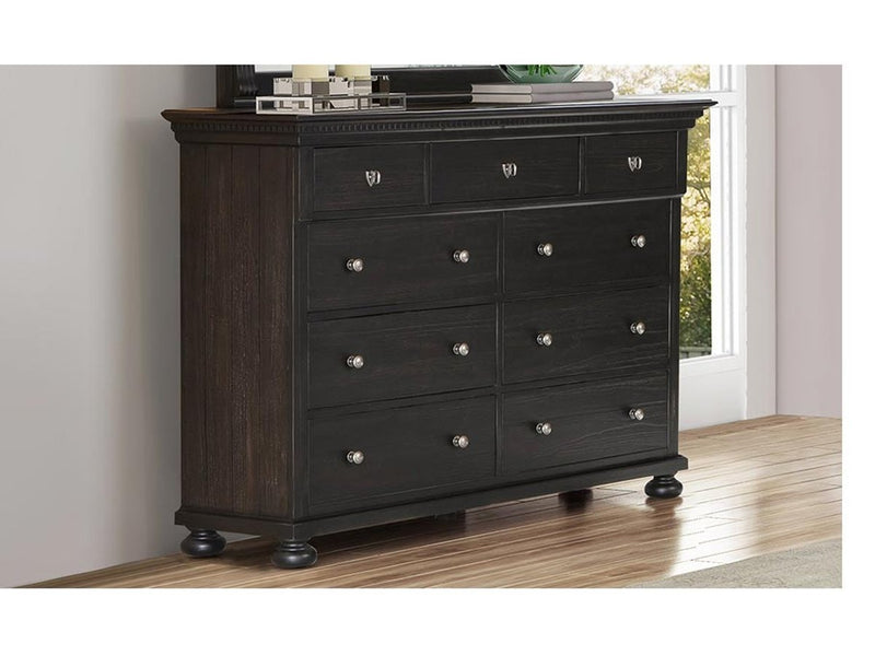 Hendrick Traditional Dresser